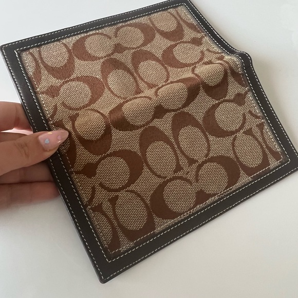 Coach Holder🤎 - Picture 4 of 4